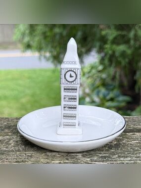 LC Lauren Conrad White and Silver Big Ben Ring Holder Dish